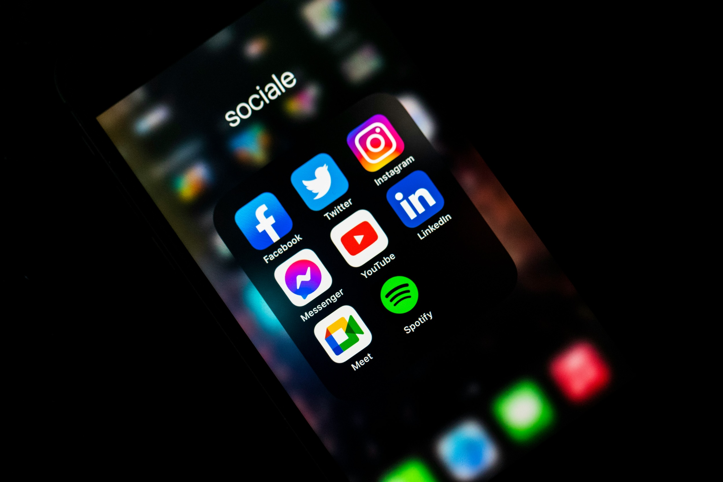paid-social-advertising.png